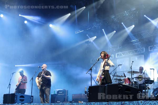 PIXIES - 2014-07-04 - BELFORT - Presqu'ile du Malsaucy - Joey Santiago - David Lovering - Paz Lenchantin - Charles Michael Kittridge Thompson